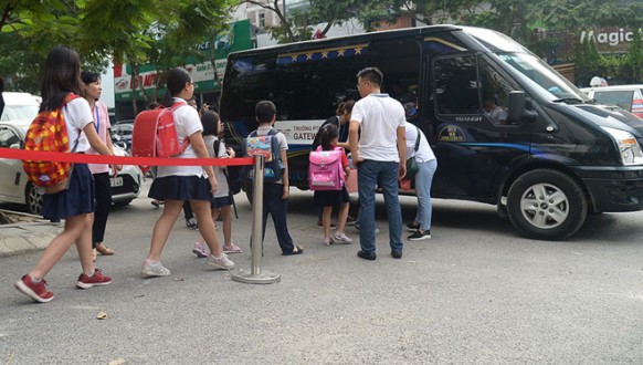 Giải pháp kiểm soát học sinh, chống bỏ quên học sinh trên xe đưa đón
